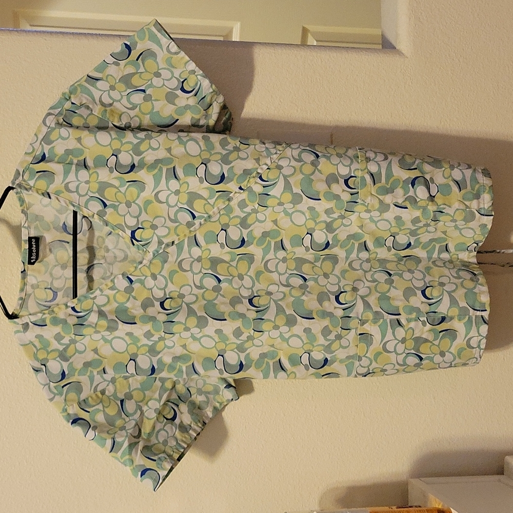 🌼Women's Scrub Top🌼